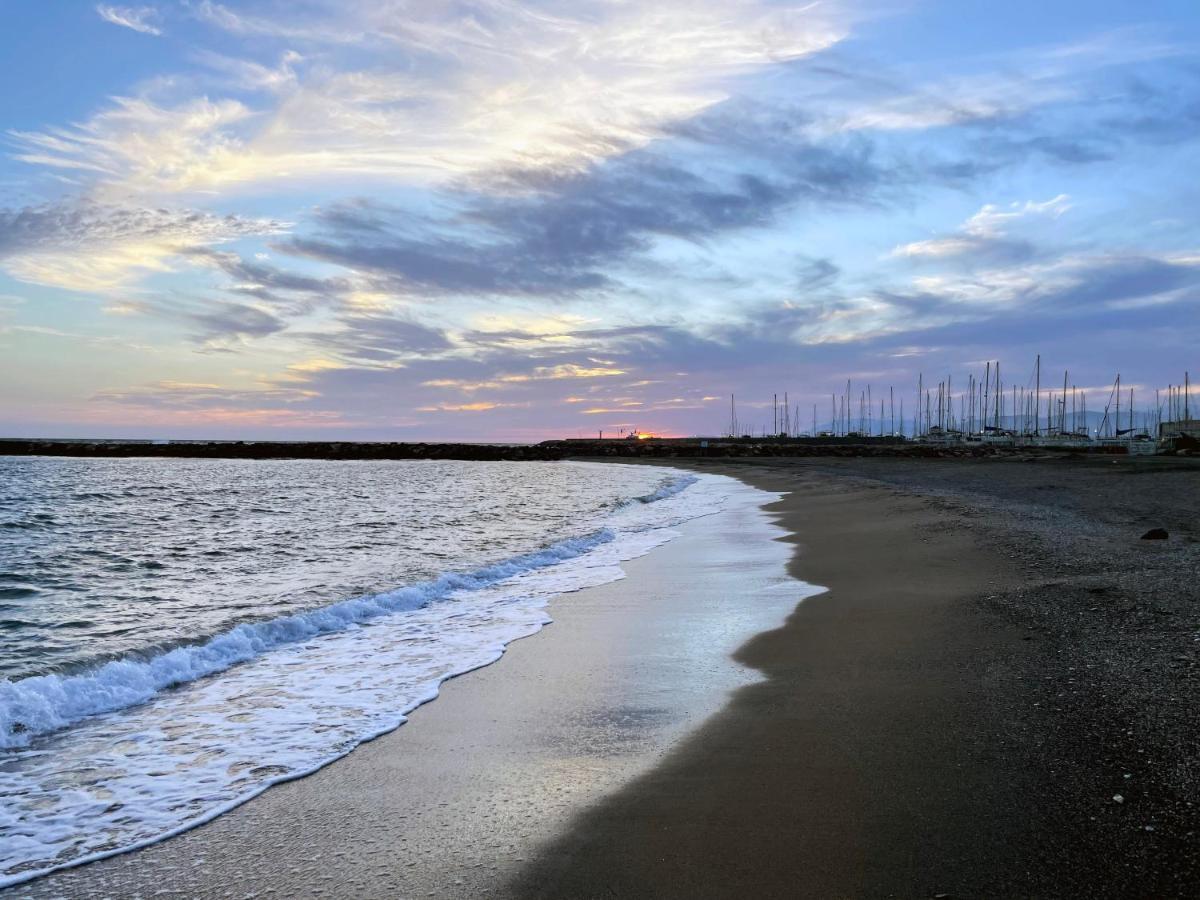 Primera Linea De Playa De Martina Almerimar Luaran gambar