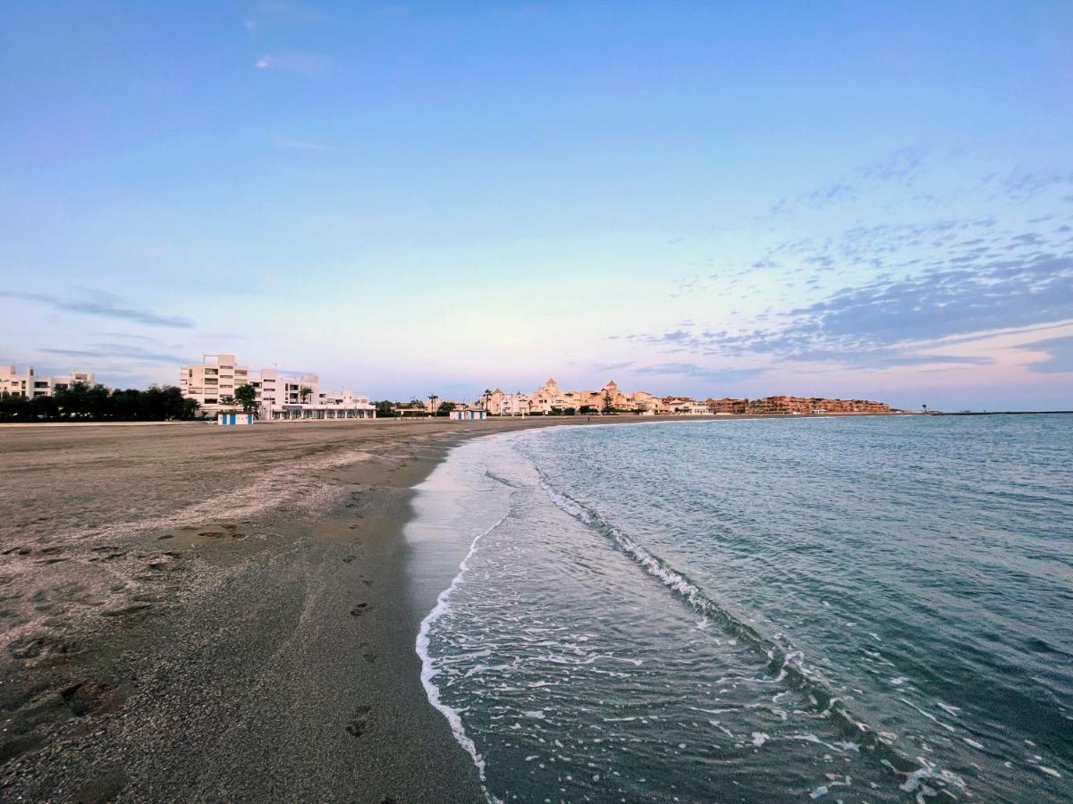 Primera Linea De Playa De Martina Almerimar Luaran gambar